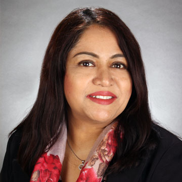 Real Estate Agent Saeeda Hussain